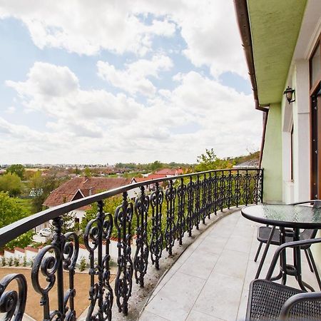 Rya Residence Орадя Екстер'єр фото