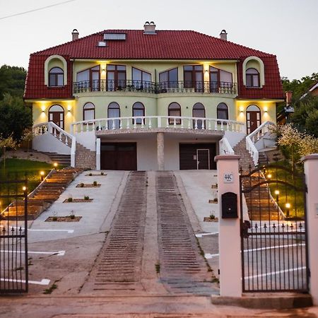 Rya Residence Орадя Екстер'єр фото